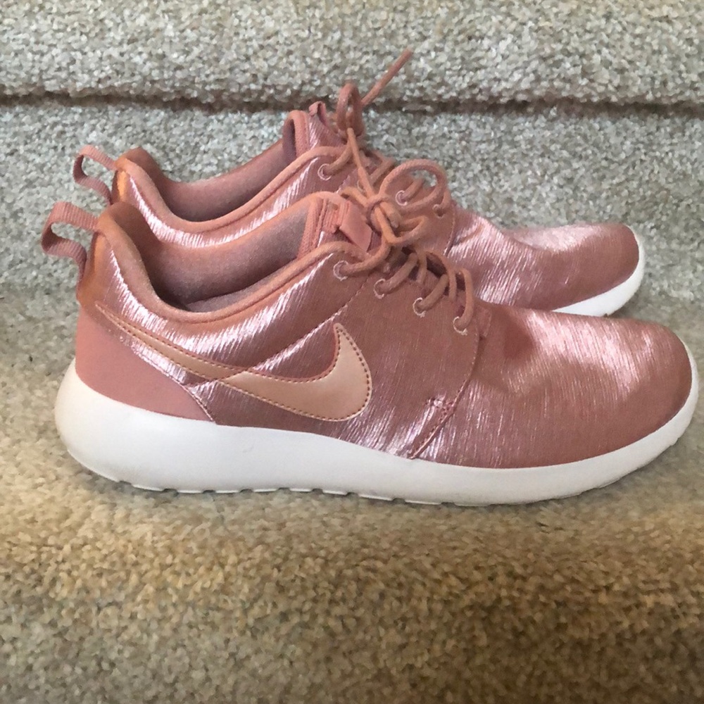 Rose Gold Nike Roche size 7 Brand New